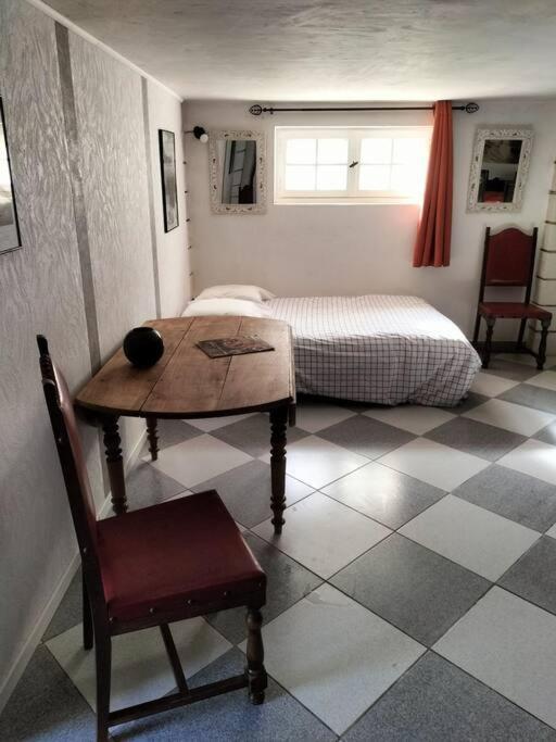 Charmant Appart Avec Jardin Aigues-Mortes Dış mekan fotoğraf